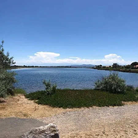 Au Clair De La Lagune