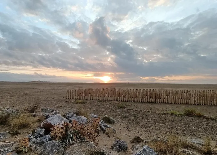 Au Clair De La Lagune Дом отдыха *